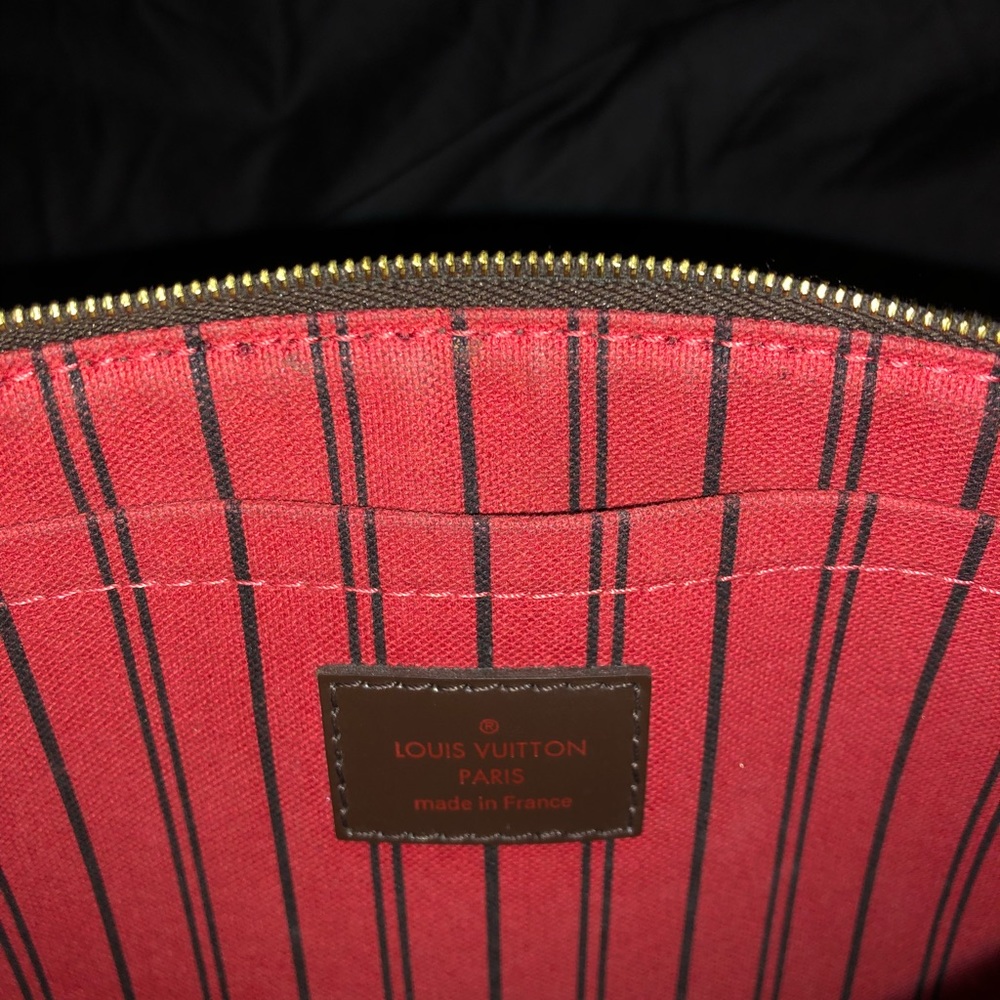 Louis Vuitton Neverfull Clutch - Picture 2 of 4